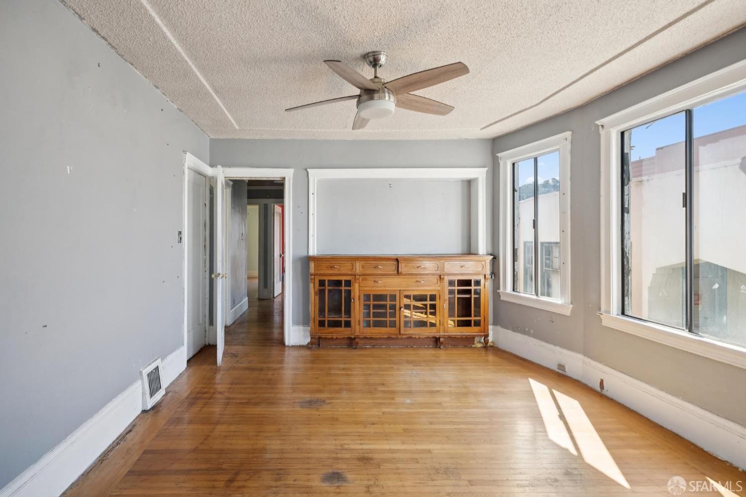 Detail Gallery Image 7 of 20 For 25 Claremont Blvd, San Francisco,  CA 94127 - 2 Beds | 1/1 Baths