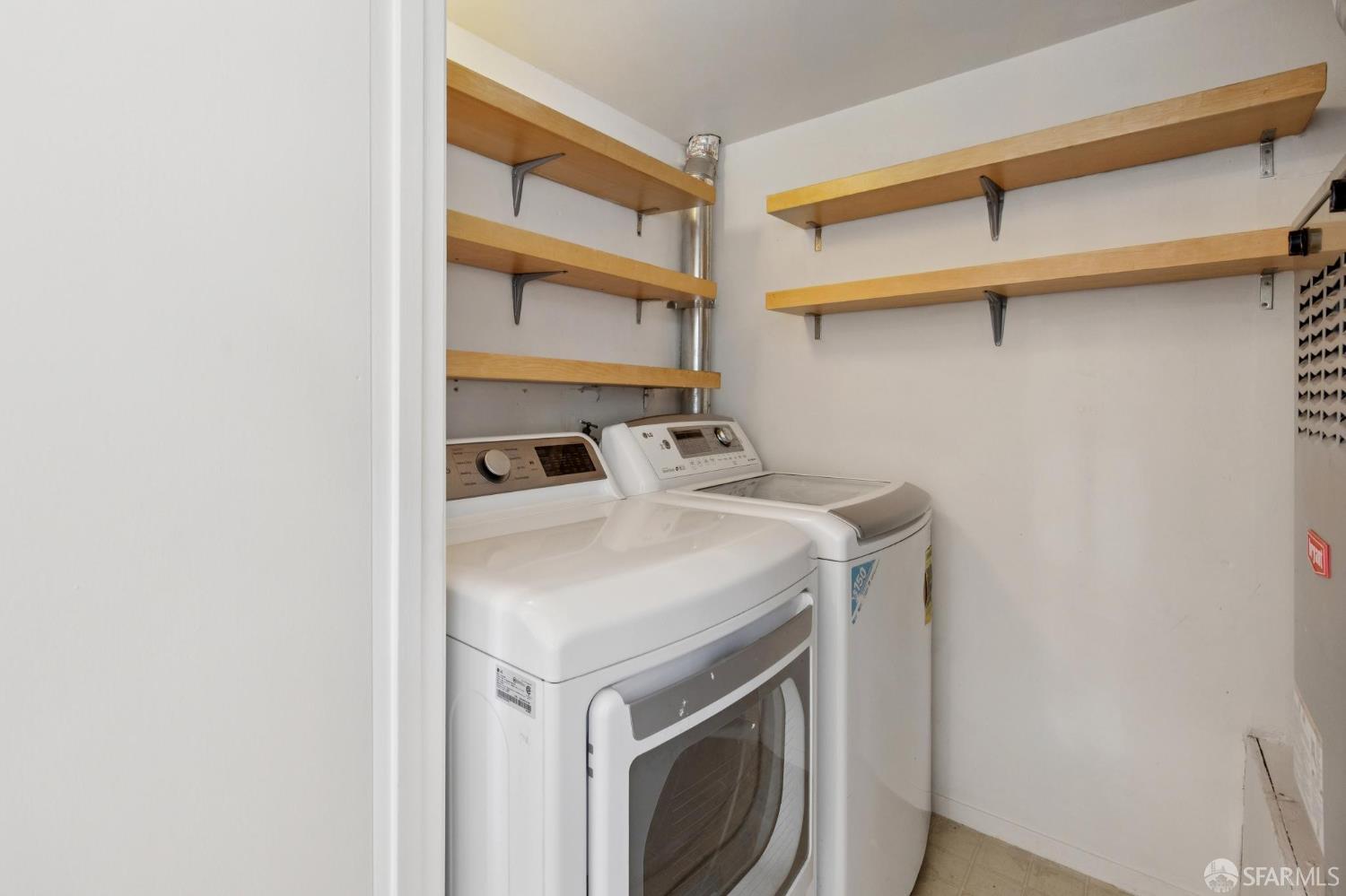 Detail Gallery Image 21 of 53 For 528 Monterey Rd, Pacifica,  CA 94044 - 3 Beds | 2/1 Baths