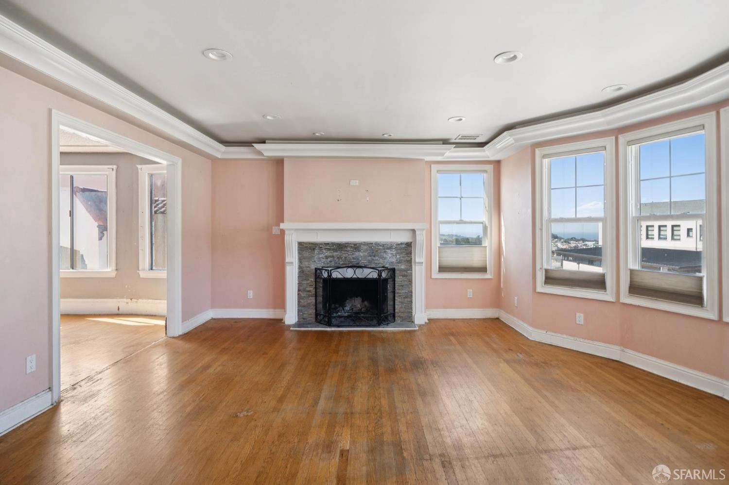 Detail Gallery Image 5 of 20 For 25 Claremont Blvd, San Francisco,  CA 94127 - 2 Beds | 1/1 Baths