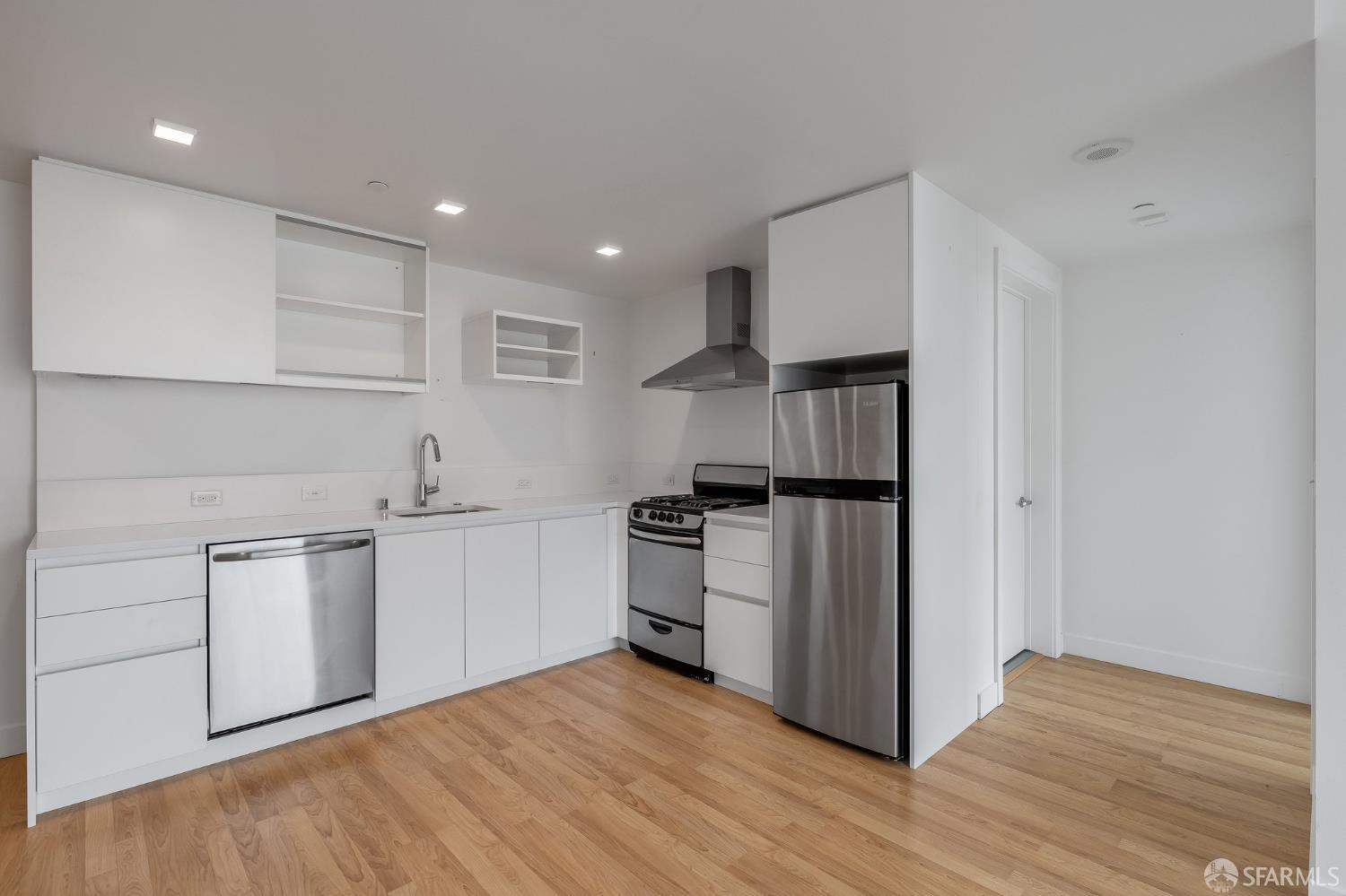 Photo #3: 426113997 Listing: Photo #3