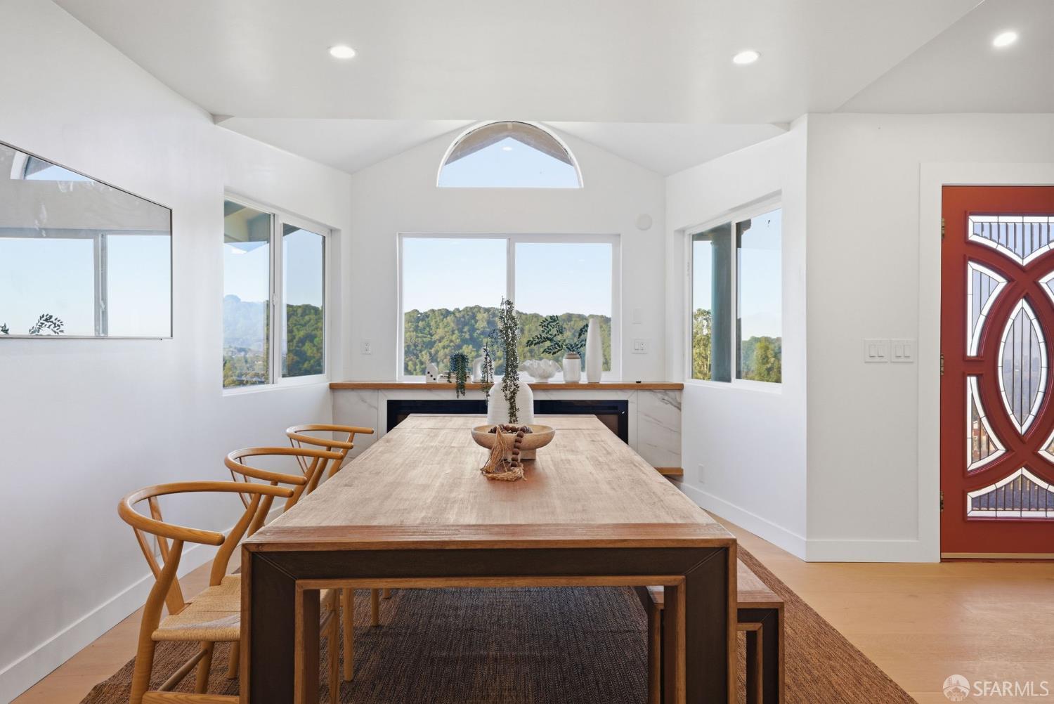 Detail Gallery Image 7 of 11 For 6481 Sunnyslope Ave, Castro Valley,  CA 94552 - 4 Beds | 3 Baths