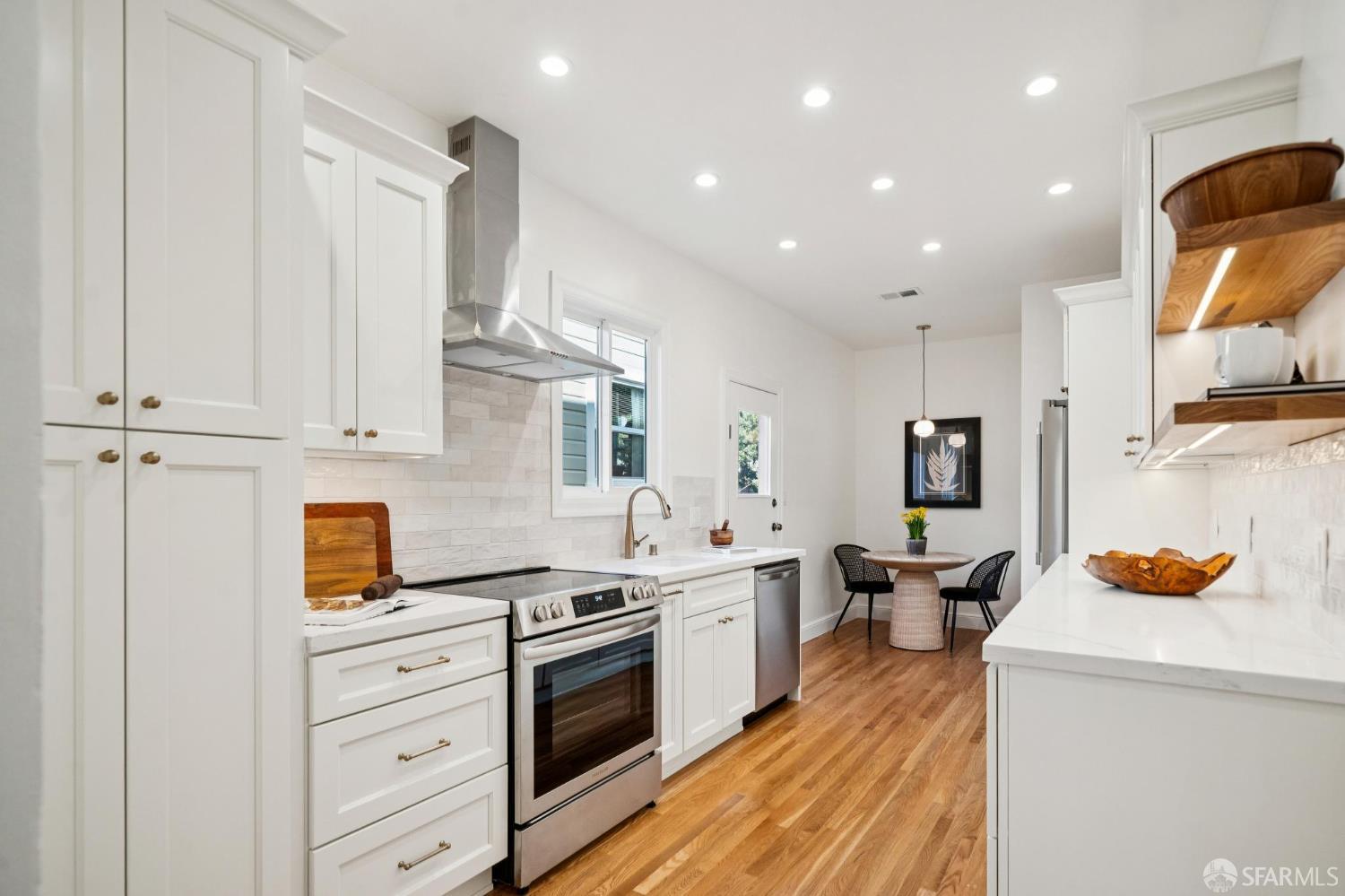 Detail Gallery Image 15 of 87 For 2518 25th Ave, San Francisco,  CA 94116 - 4 Beds | 4 Baths