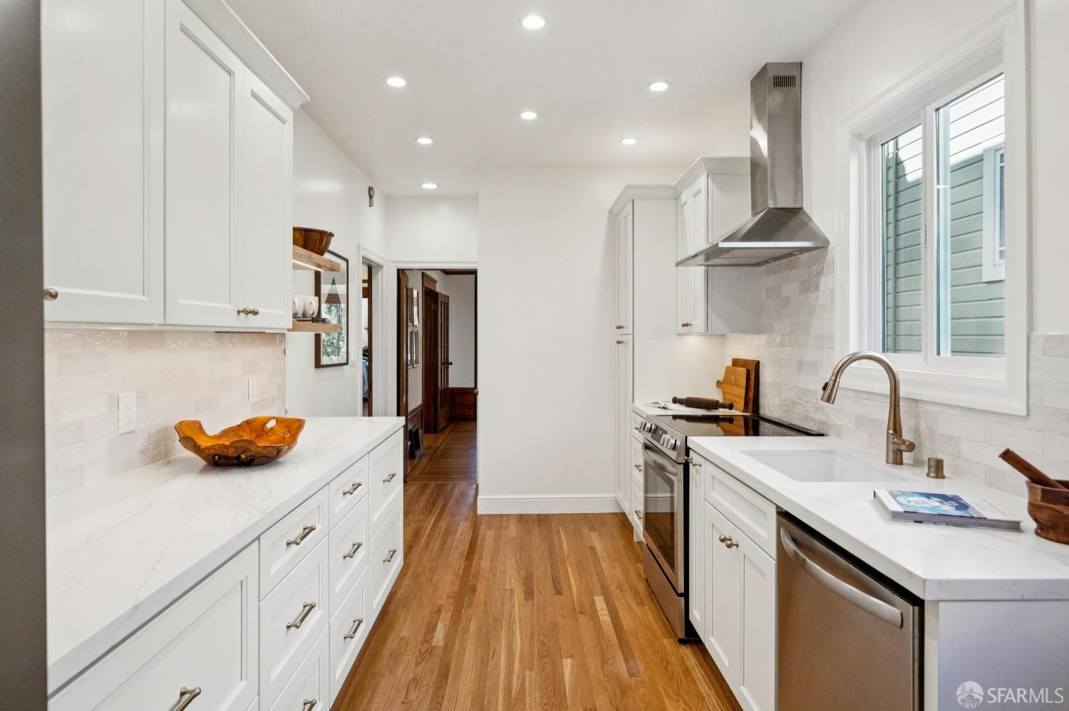 Detail Gallery Image 17 of 87 For 2518 25th Ave, San Francisco,  CA 94116 - 4 Beds | 4 Baths