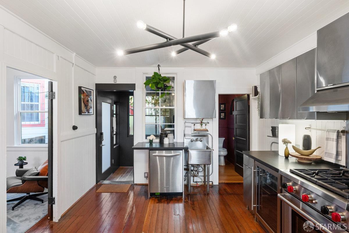 Detail Gallery Image 6 of 13 For 49 Albion St a,  San Francisco,  CA 94103 - 3 Beds | 2 Baths