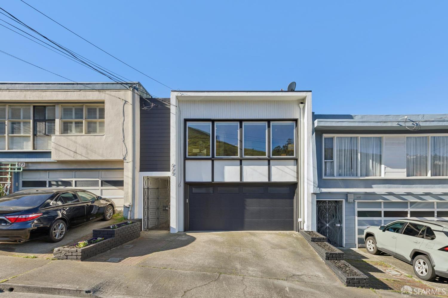 Detail Gallery Image 2 of 36 For 668 Orange St, Daly City,  CA 94014 - 3 Beds | 2 Baths