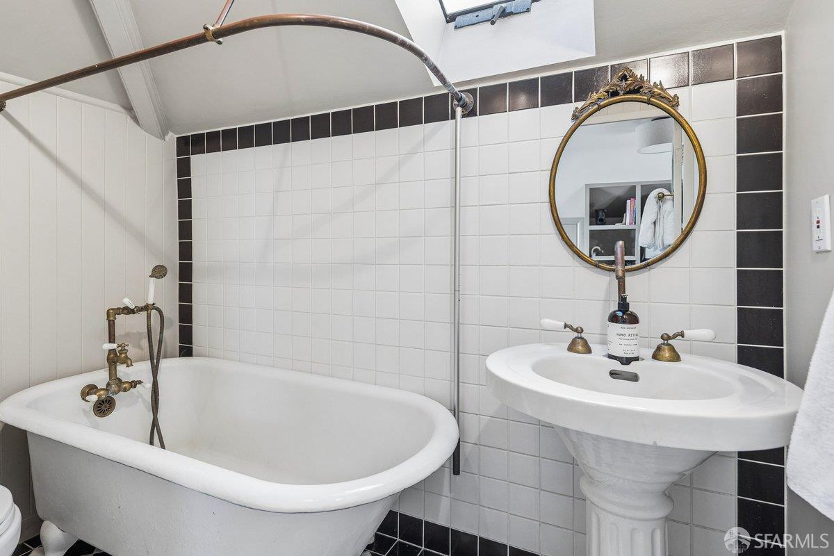 Detail Gallery Image 65 of 85 For 2196 Jackson St, San Francisco,  CA 94115 - 5 Beds | 4/1 Baths