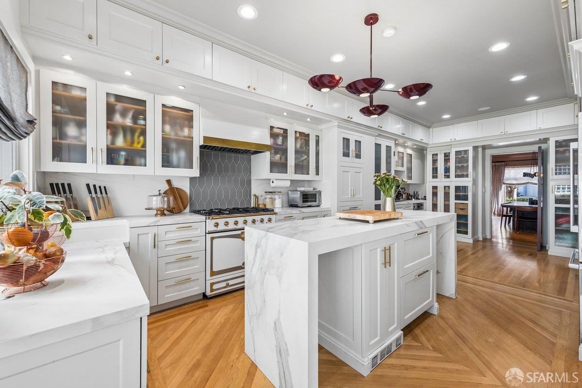 Detail Gallery Image 23 of 85 For 2196 Jackson St, San Francisco,  CA 94115 - 5 Beds | 4/1 Baths