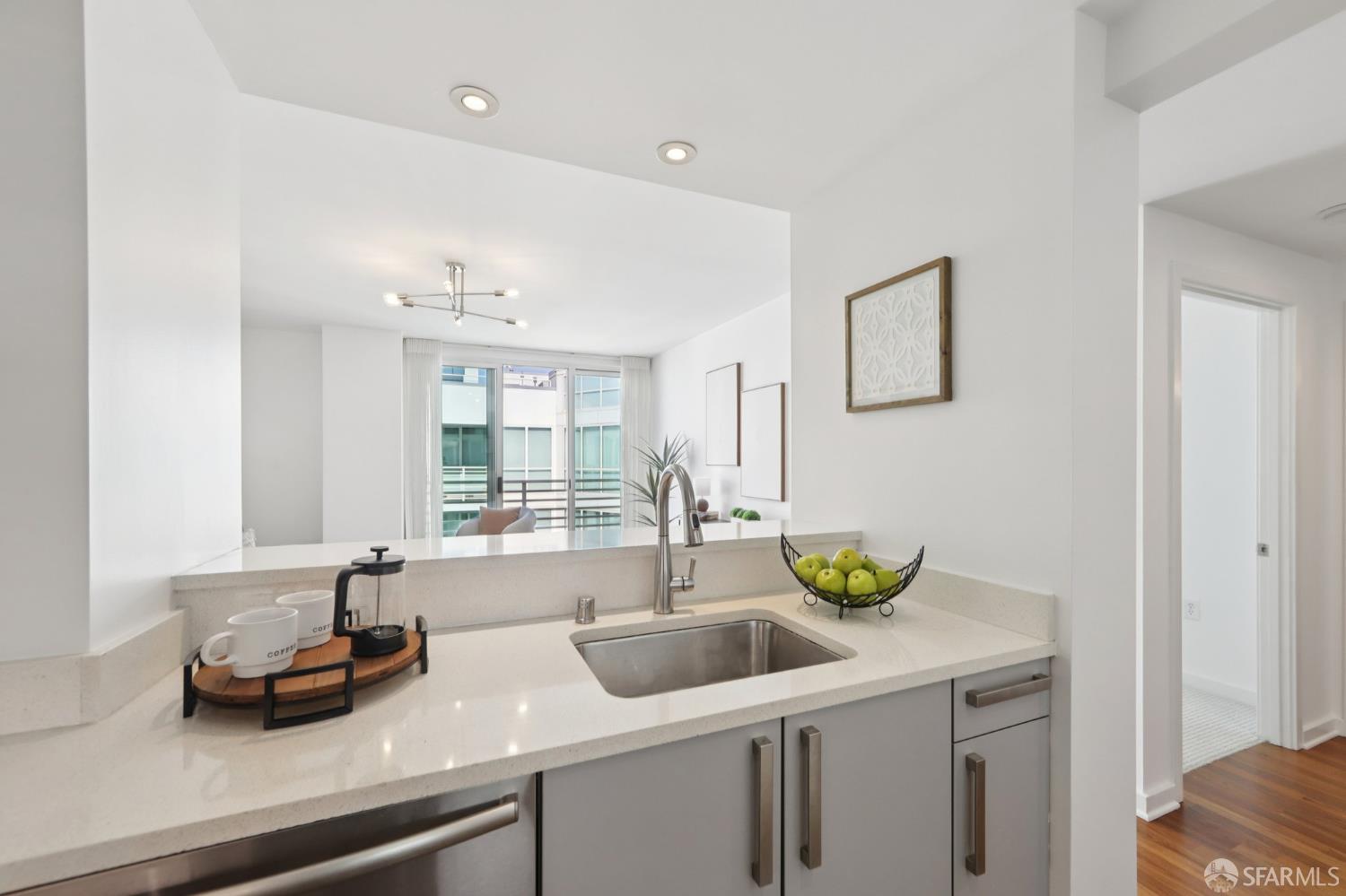 Photo #11: 425086079 Listing: Photo #11