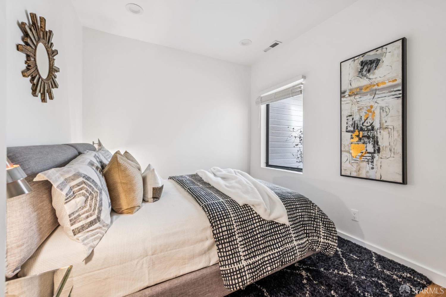 Detail Gallery Image 8 of 12 For 283 Madrid St, San Francisco,  CA 94112 - 2 Beds | 2 Baths