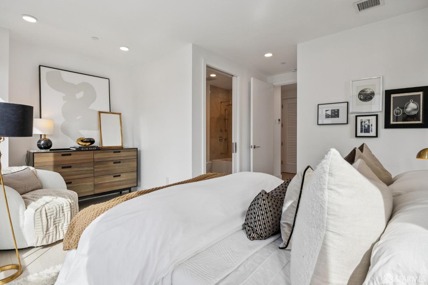 Photo #17: 426113753 Listing: Photo #17