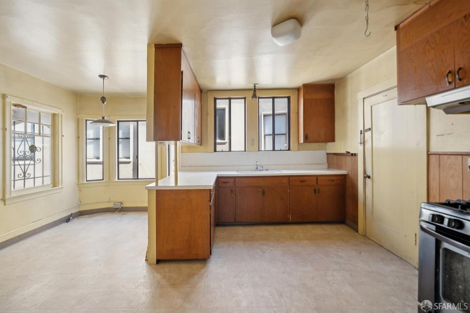 Detail Gallery Image 8 of 20 For 25 Claremont Blvd, San Francisco,  CA 94127 - 2 Beds | 1/1 Baths