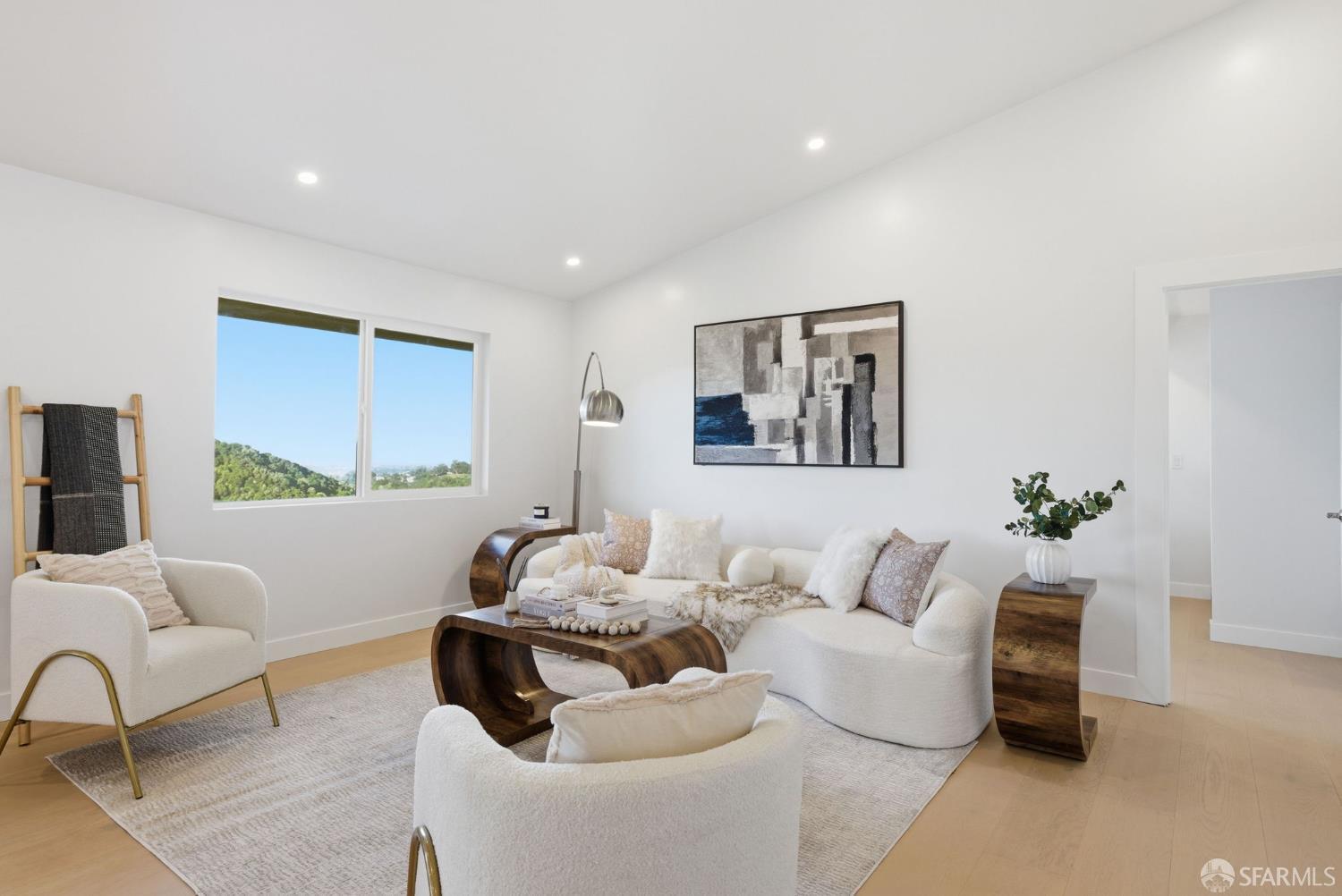 Detail Gallery Image 3 of 11 For 6481 Sunnyslope Ave, Castro Valley,  CA 94552 - 4 Beds | 3 Baths