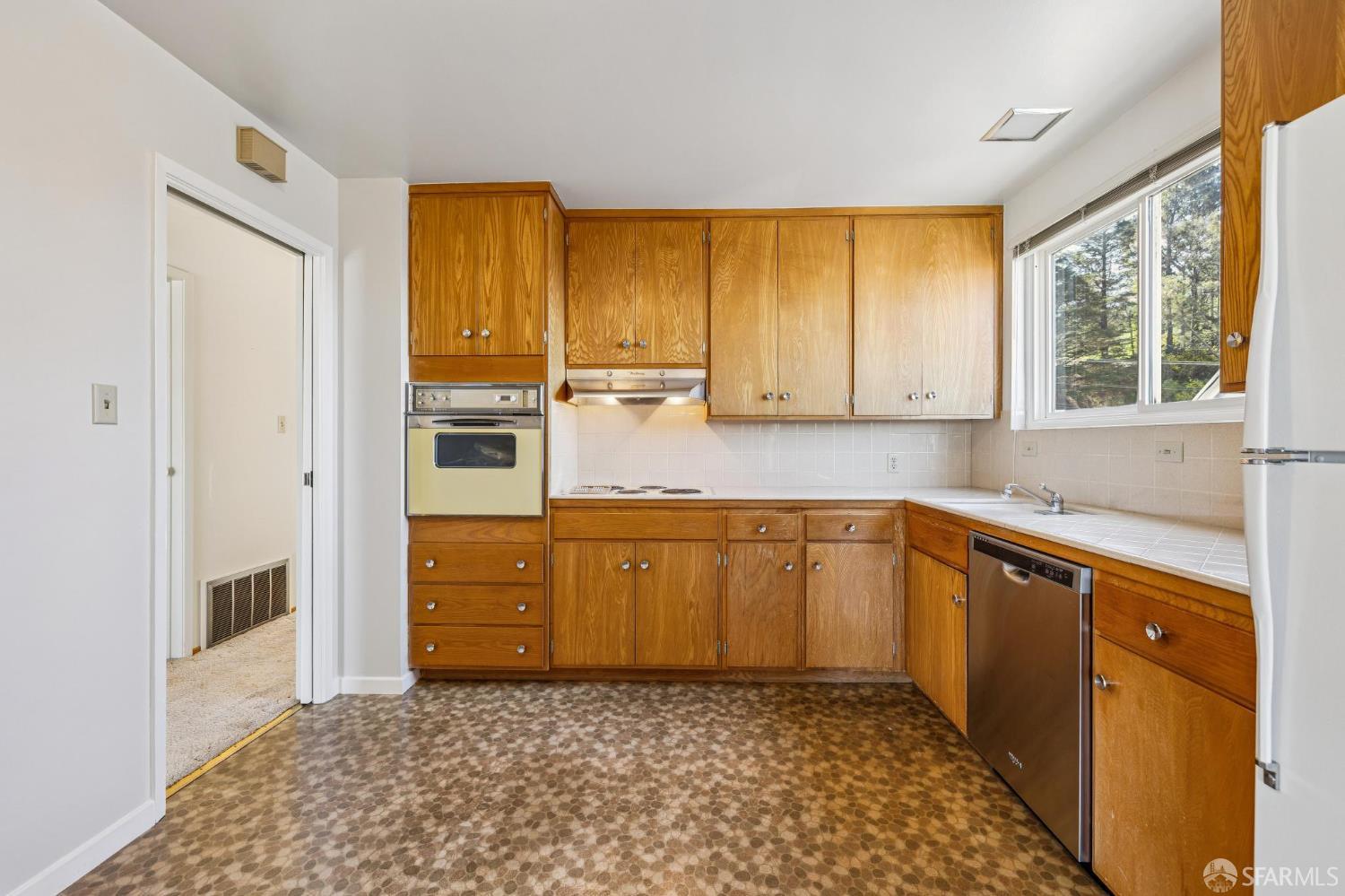 Detail Gallery Image 16 of 35 For 196 Alta Vista Way, Daly City,  CA 94014 - 2 Beds | 1 Baths