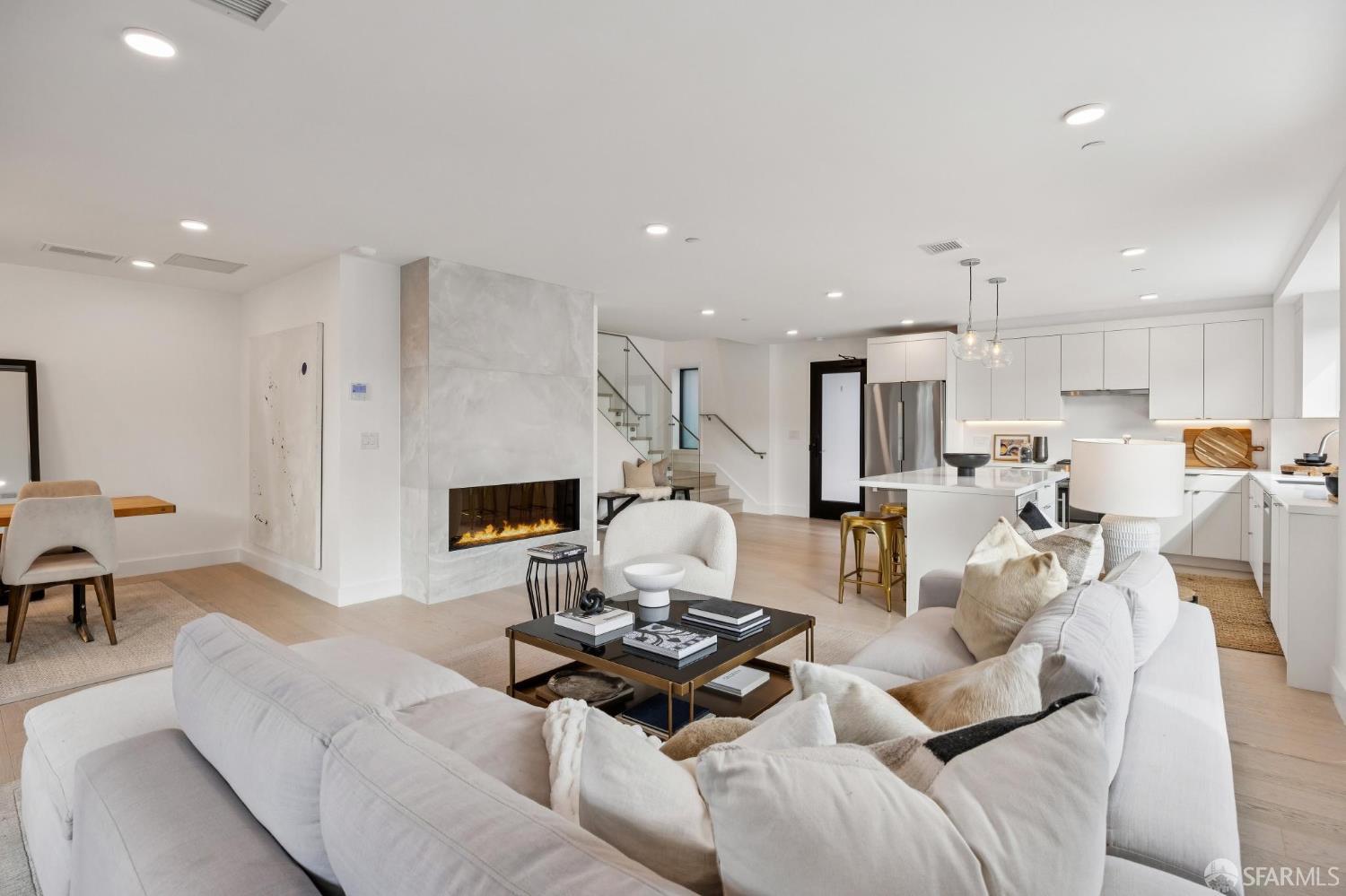 Photo #6: 426113753 Listing: Photo #6