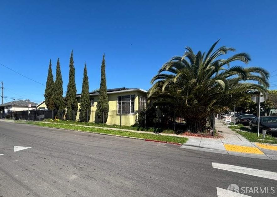 Detail Gallery Image 3 of 3 For 1201 62nd Ave, Oakland,  CA 94621 - 3 Beds | 2/1 Baths