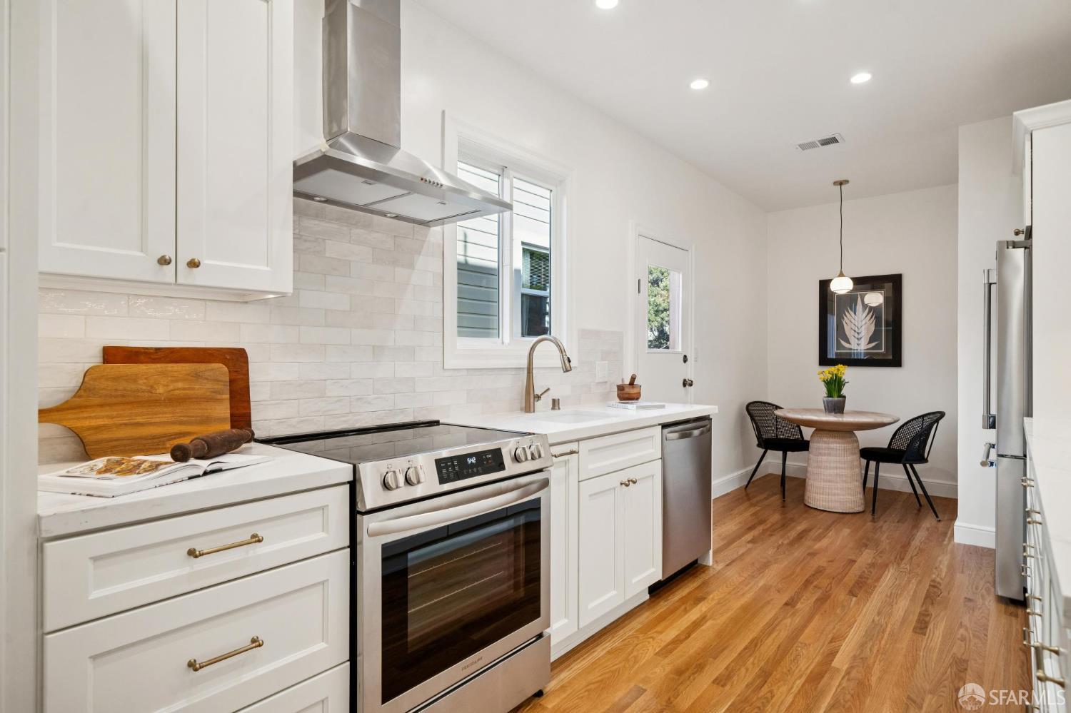 Detail Gallery Image 16 of 87 For 2518 25th Ave, San Francisco,  CA 94116 - 4 Beds | 4 Baths