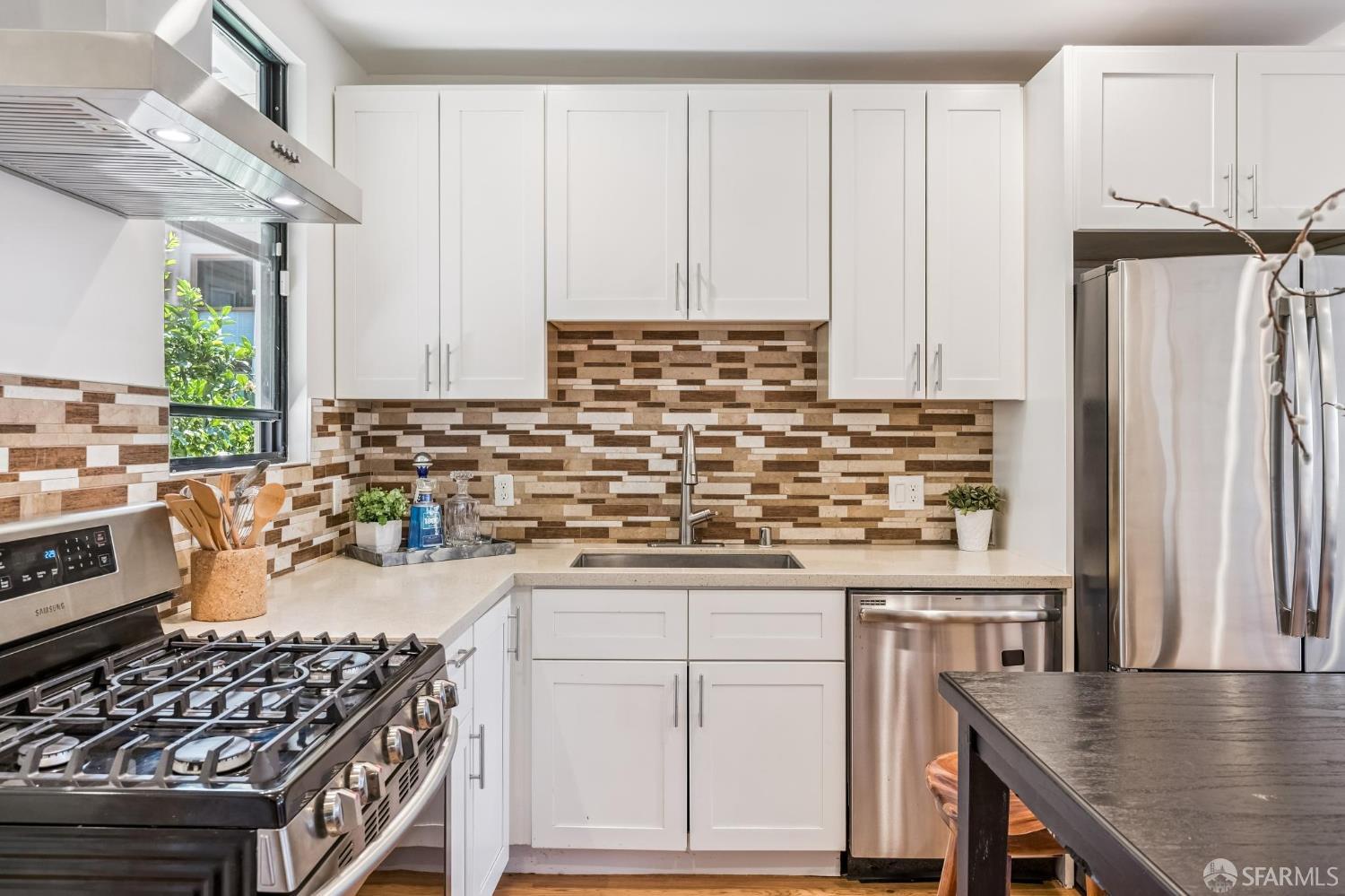 Detail Gallery Image 4 of 12 For 283 Madrid St, San Francisco,  CA 94112 - 2 Beds | 2 Baths