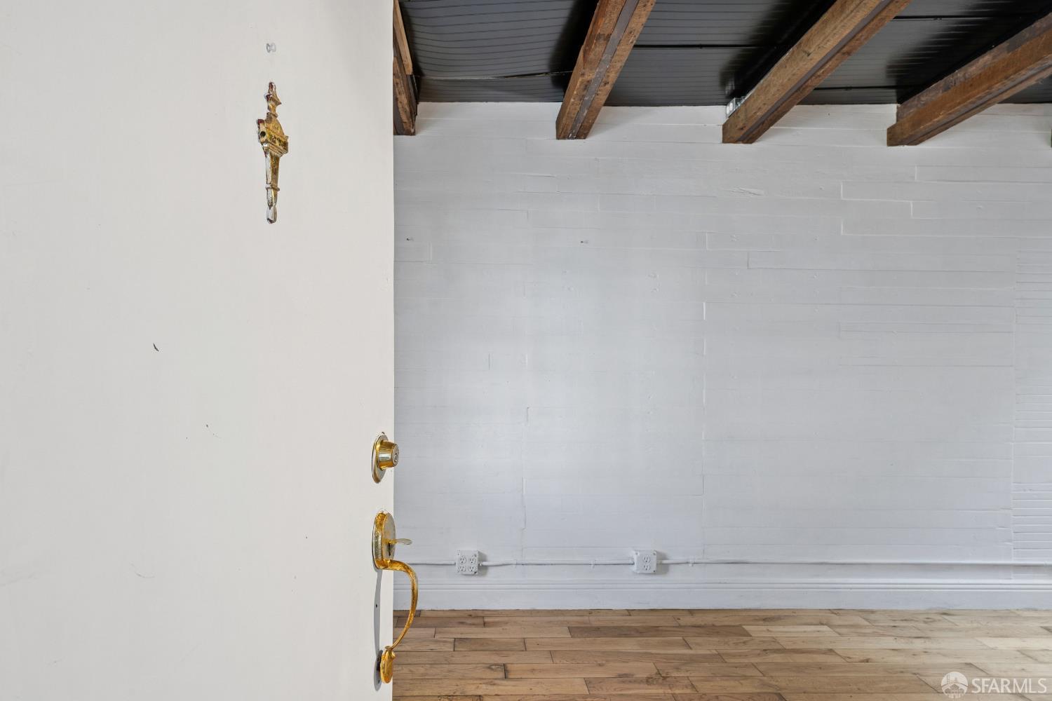 Detail Gallery Image 4 of 32 For 513 Athens St, San Francisco,  CA 94112 - 2 Beds | 1 Baths