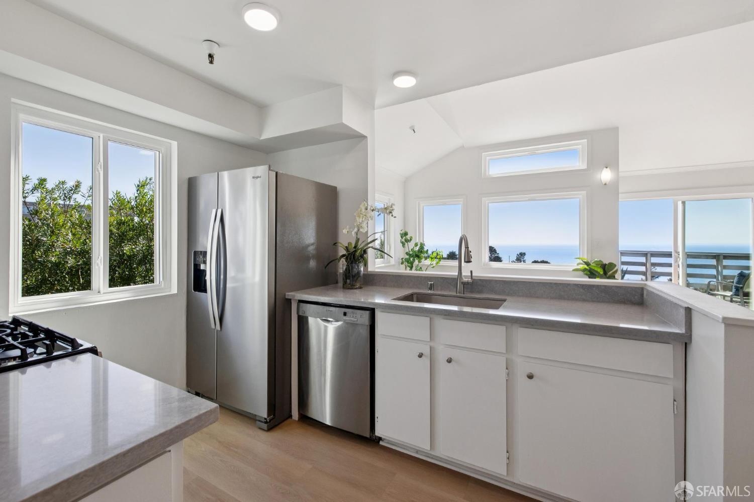 Detail Gallery Image 20 of 53 For 528 Monterey Rd, Pacifica,  CA 94044 - 3 Beds | 2/1 Baths