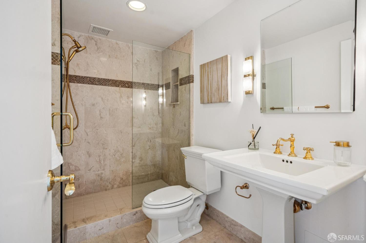 Detail Gallery Image 22 of 48 For 1000 North Point St #902,  San Francisco,  CA 94109 - 2 Beds | 1 Baths