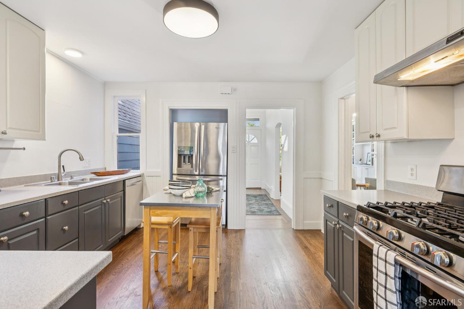 Detail Gallery Image 15 of 36 For 327 London St, San Francisco,  CA 94112 - 3 Beds | 2 Baths