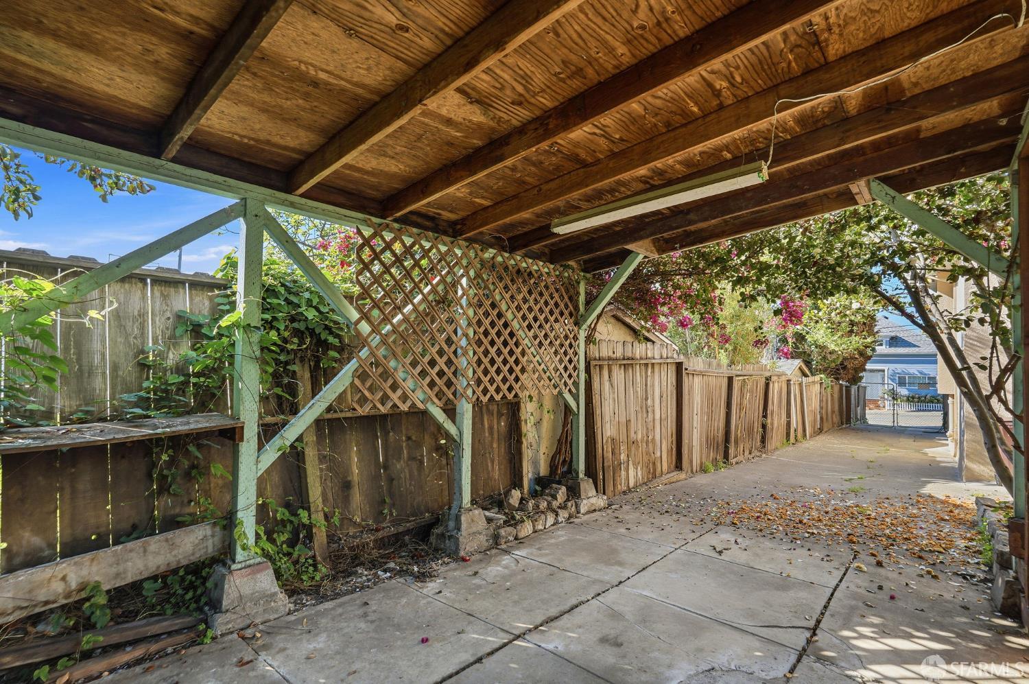 Detail Gallery Image 36 of 40 For 726 E 23rd St, Oakland,  CA 94606 - 3 Beds | 2/1 Baths