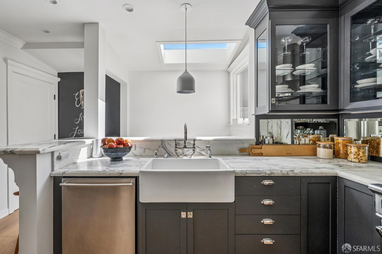 Detail Gallery Image 14 of 66 For 140 Quintara St, San Francisco,  CA 94116 - 3 Beds | 3 Baths