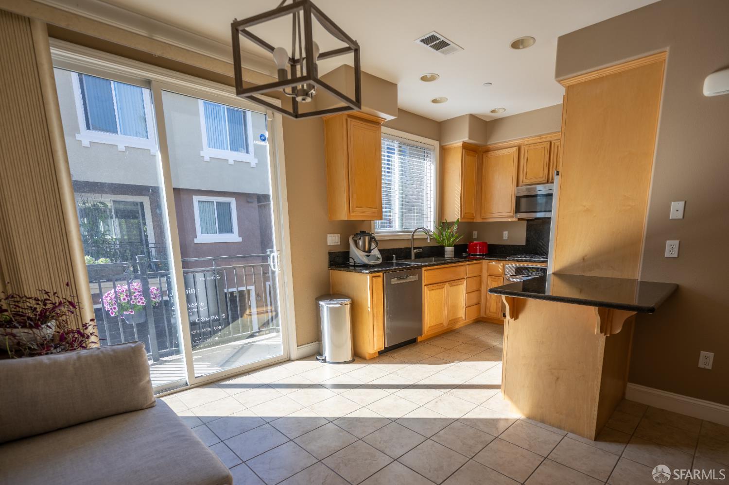 Detail Gallery Image 8 of 25 For 1194 Gliessen Ter, Sunnyvale,  CA 94089 - 2 Beds | 2/1 Baths