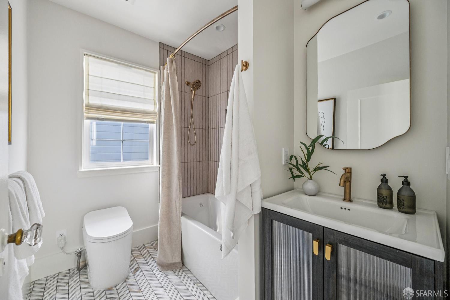 Detail Gallery Image 40 of 66 For 140 Quintara St, San Francisco,  CA 94116 - 3 Beds | 3 Baths