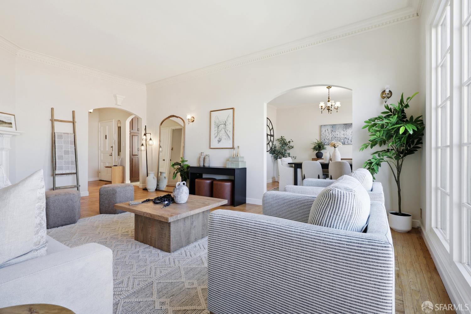 Detail Gallery Image 4 of 45 For 2050 16th Ave, San Francisco,  CA 94116 - 5 Beds | 3/1 Baths