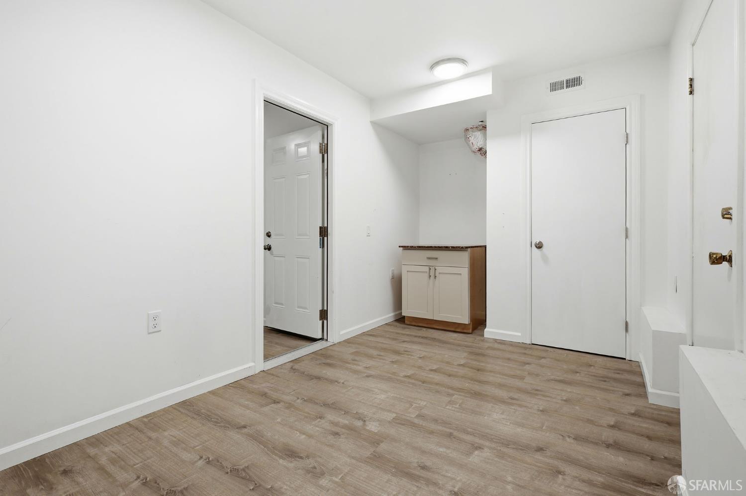 Detail Gallery Image 21 of 45 For 2050 16th Ave, San Francisco,  CA 94116 - 5 Beds | 3/1 Baths