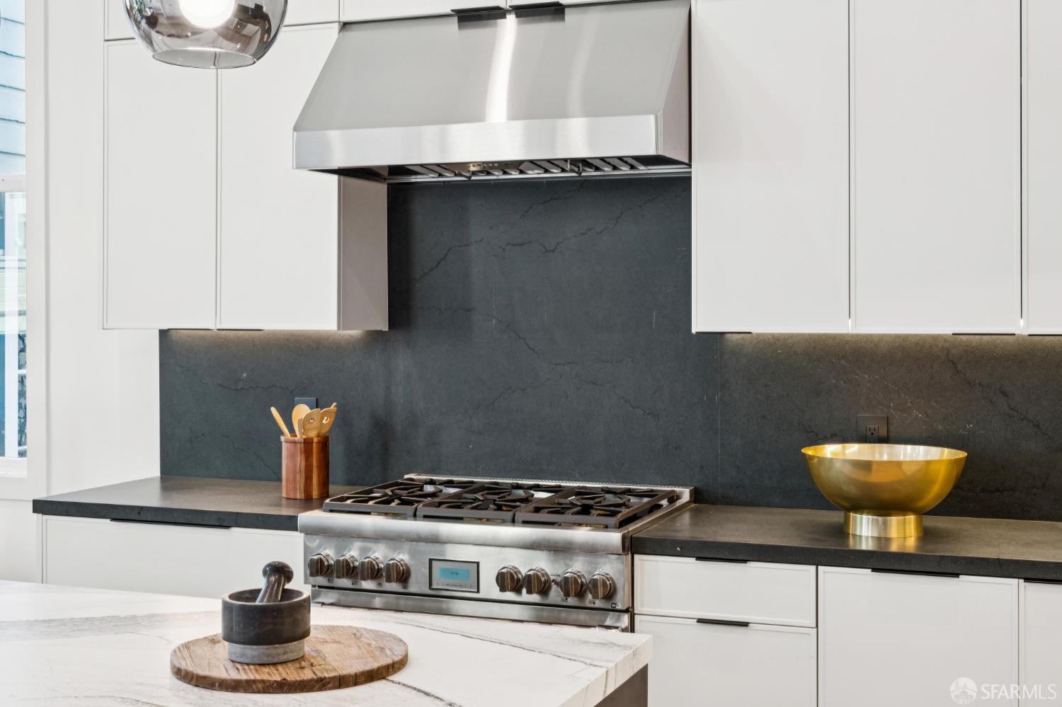 Detail Gallery Image 12 of 58 For 626 Shotwell St, San Francisco,  CA 94110 - 6 Beds | 6 Baths