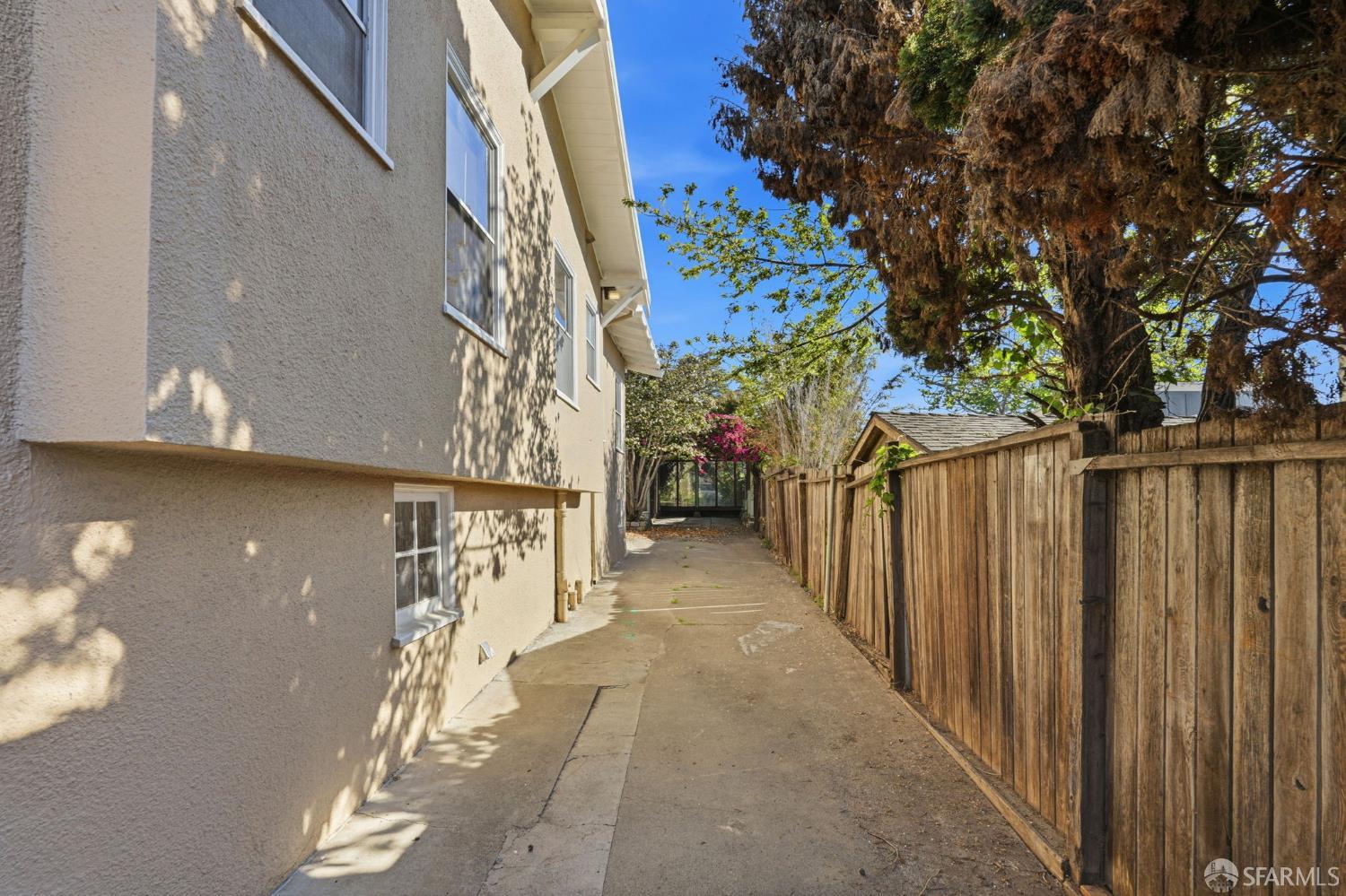 Detail Gallery Image 37 of 40 For 726 E 23rd St, Oakland,  CA 94606 - 3 Beds | 2/1 Baths