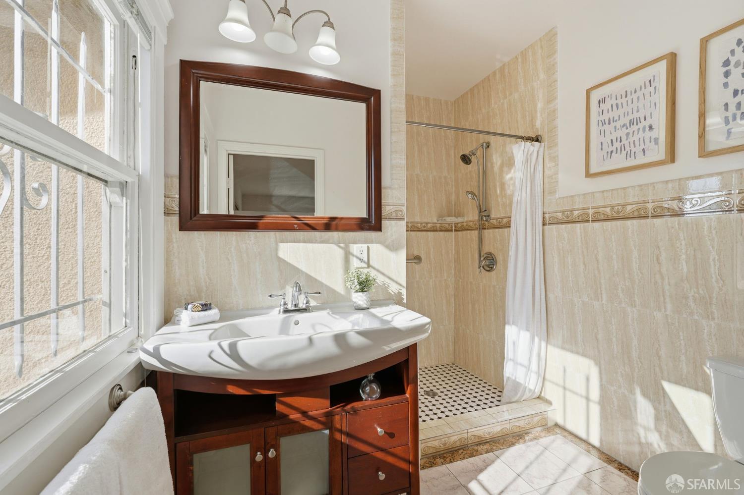 Detail Gallery Image 29 of 40 For 726 E 23rd St, Oakland,  CA 94606 - 3 Beds | 2/1 Baths