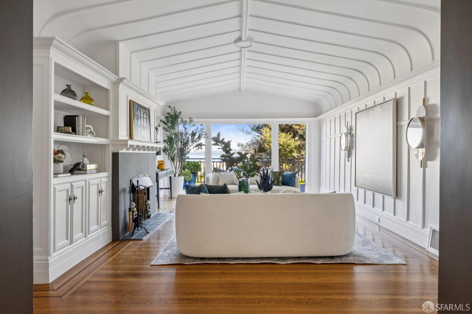 Detail Gallery Image 16 of 71 For 2466 Union St, San Francisco,  CA 94123 - 6 Beds | 4/1 Baths