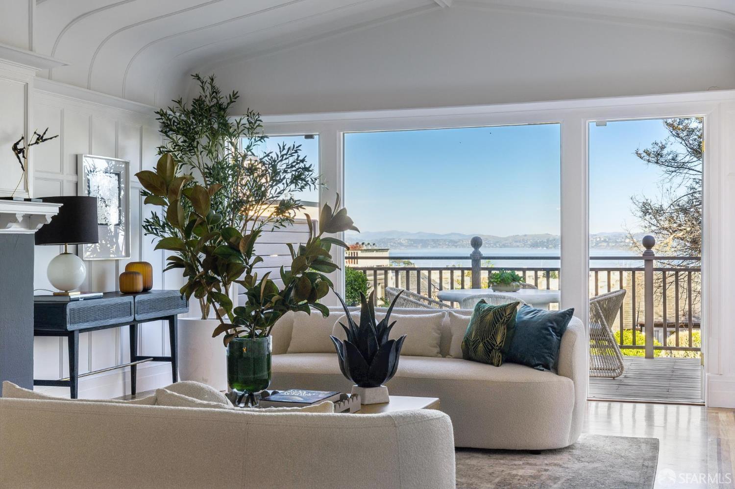 Detail Gallery Image 18 of 71 For 2466 Union St, San Francisco,  CA 94123 - 6 Beds | 4/1 Baths