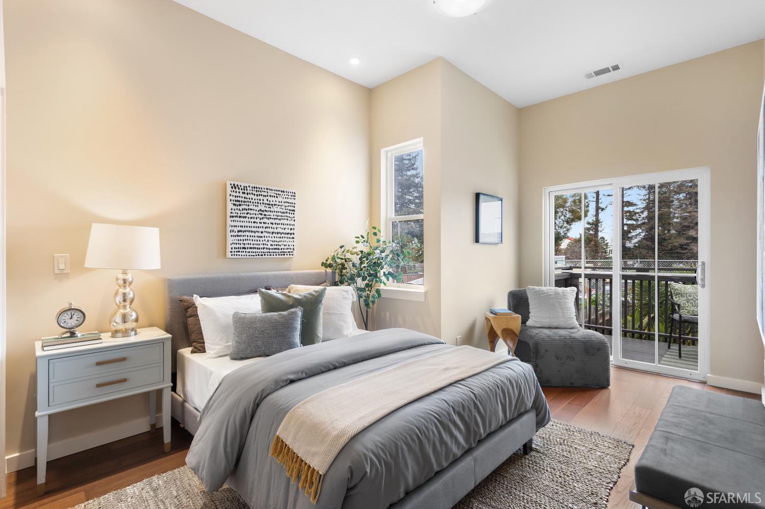 Detail Gallery Image 17 of 60 For 1414 12th St, Oakland,  CA 94607 - 5 Beds | 3 Baths