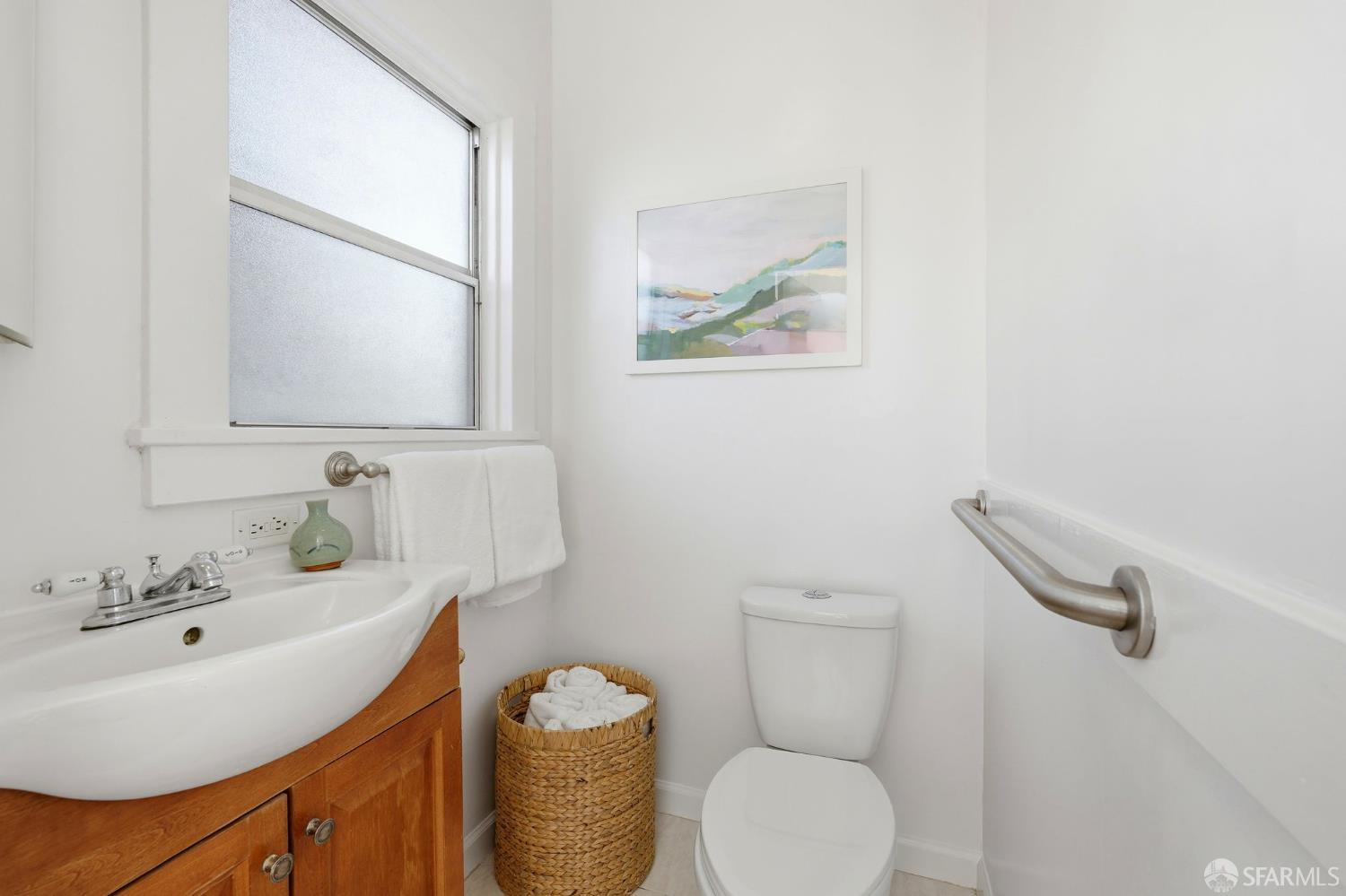 Detail Gallery Image 26 of 40 For 726 E 23rd St, Oakland,  CA 94606 - 3 Beds | 2/1 Baths