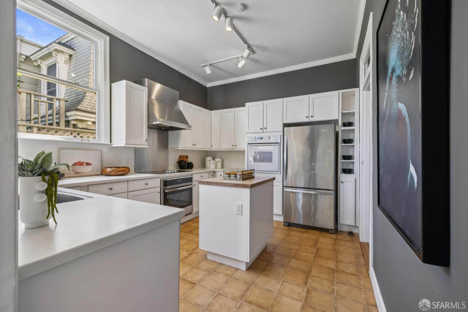 Detail Gallery Image 25 of 71 For 2466 Union St, San Francisco,  CA 94123 - 6 Beds | 4/1 Baths