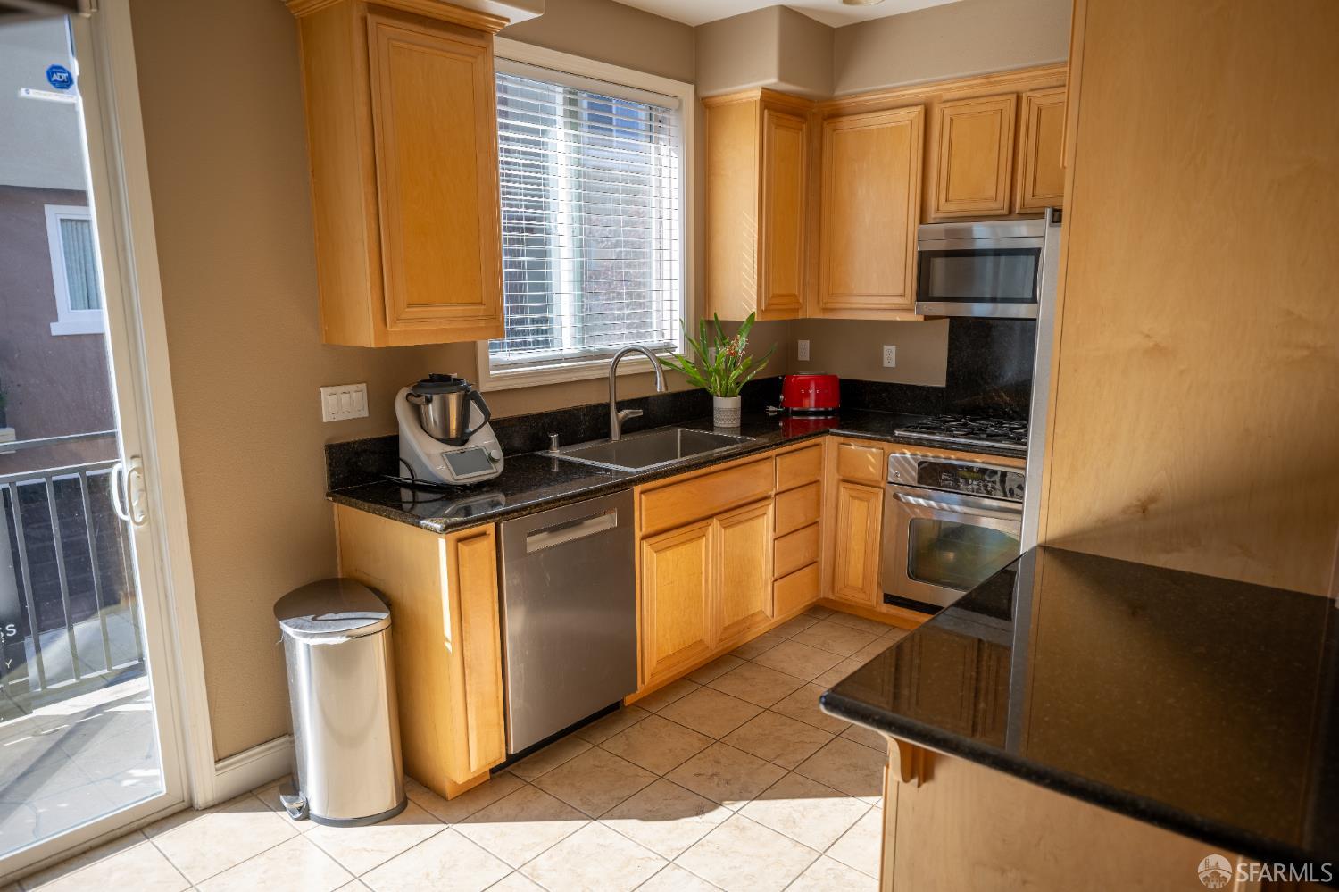 Detail Gallery Image 10 of 25 For 1194 Gliessen Ter, Sunnyvale,  CA 94089 - 2 Beds | 2/1 Baths