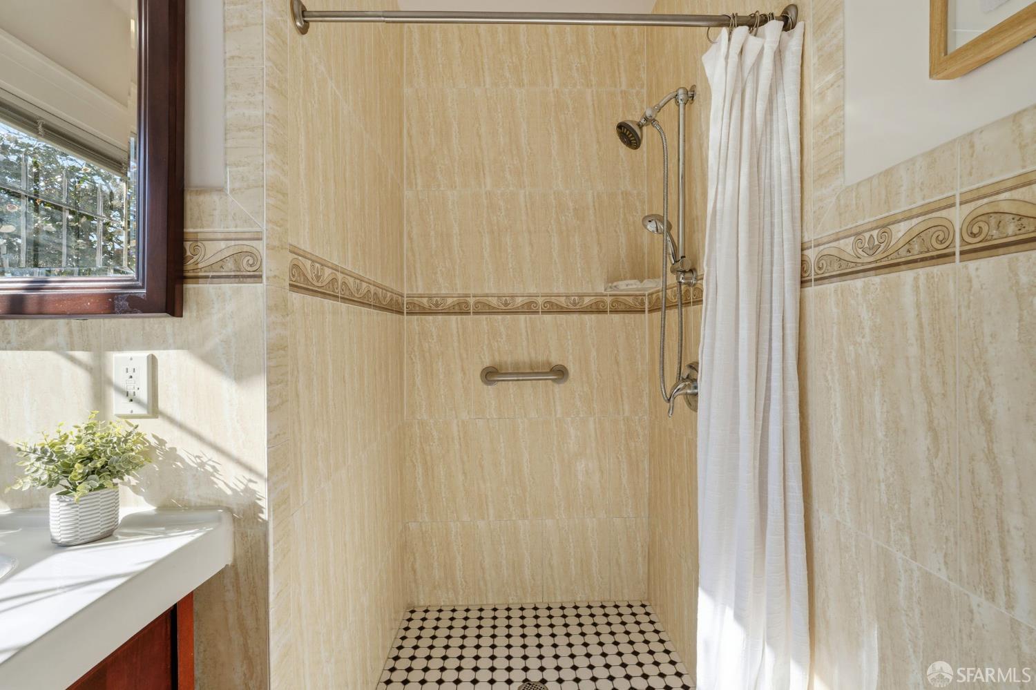 Detail Gallery Image 25 of 40 For 726 E 23rd St, Oakland,  CA 94606 - 3 Beds | 2/1 Baths