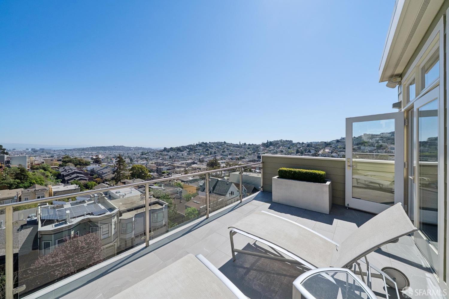 Detail Gallery Image 16 of 47 For 42 Ord St, San Francisco,  CA 94114 - 3 Beds | 3/1 Baths