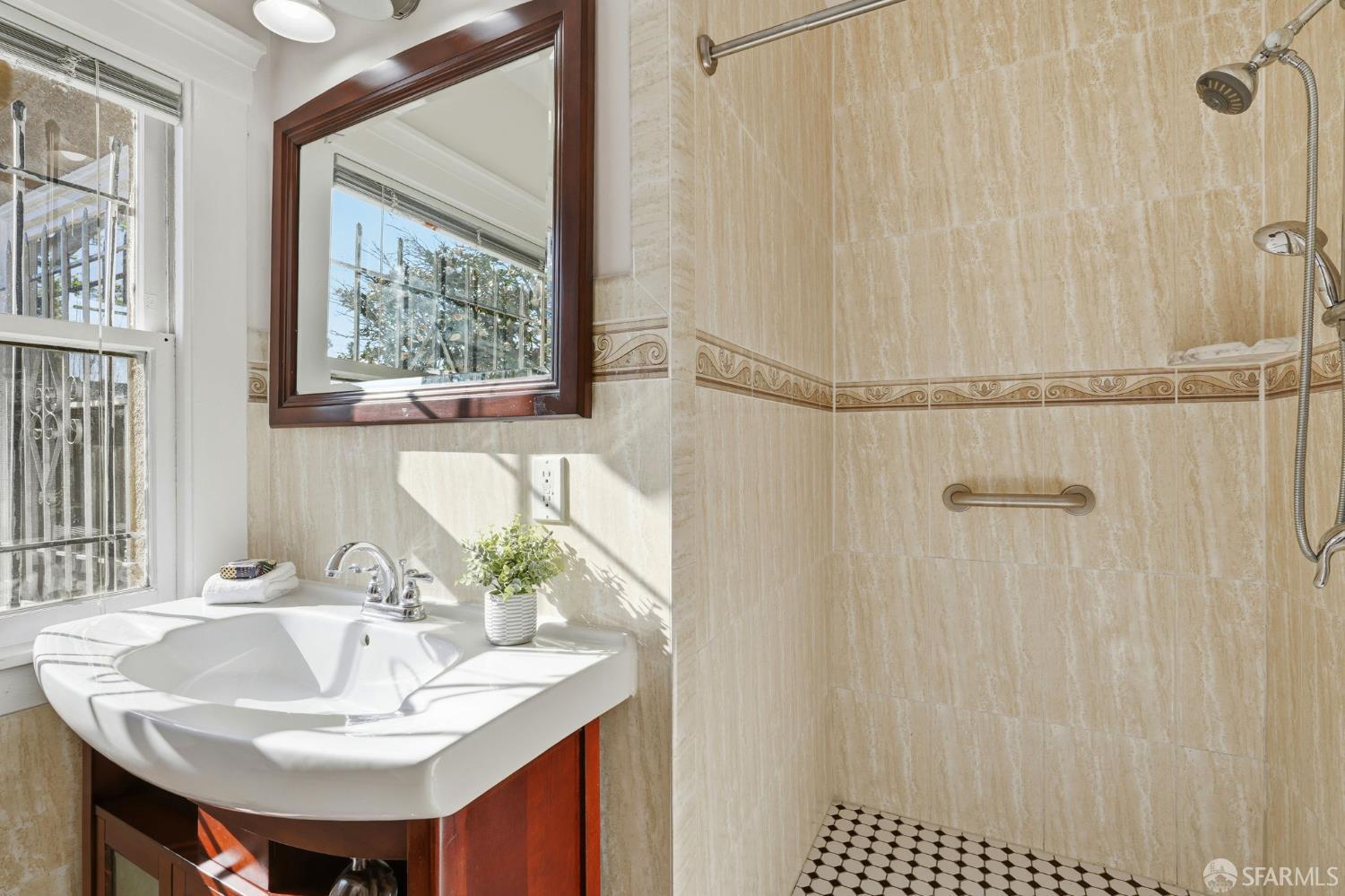 Detail Gallery Image 28 of 40 For 726 E 23rd St, Oakland,  CA 94606 - 3 Beds | 2/1 Baths