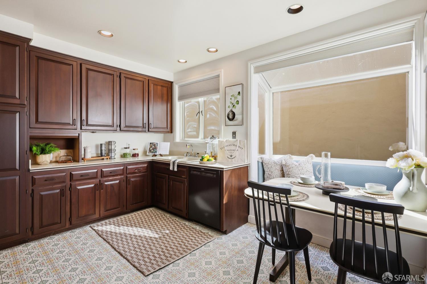 Detail Gallery Image 8 of 45 For 2050 16th Ave, San Francisco,  CA 94116 - 5 Beds | 3/1 Baths