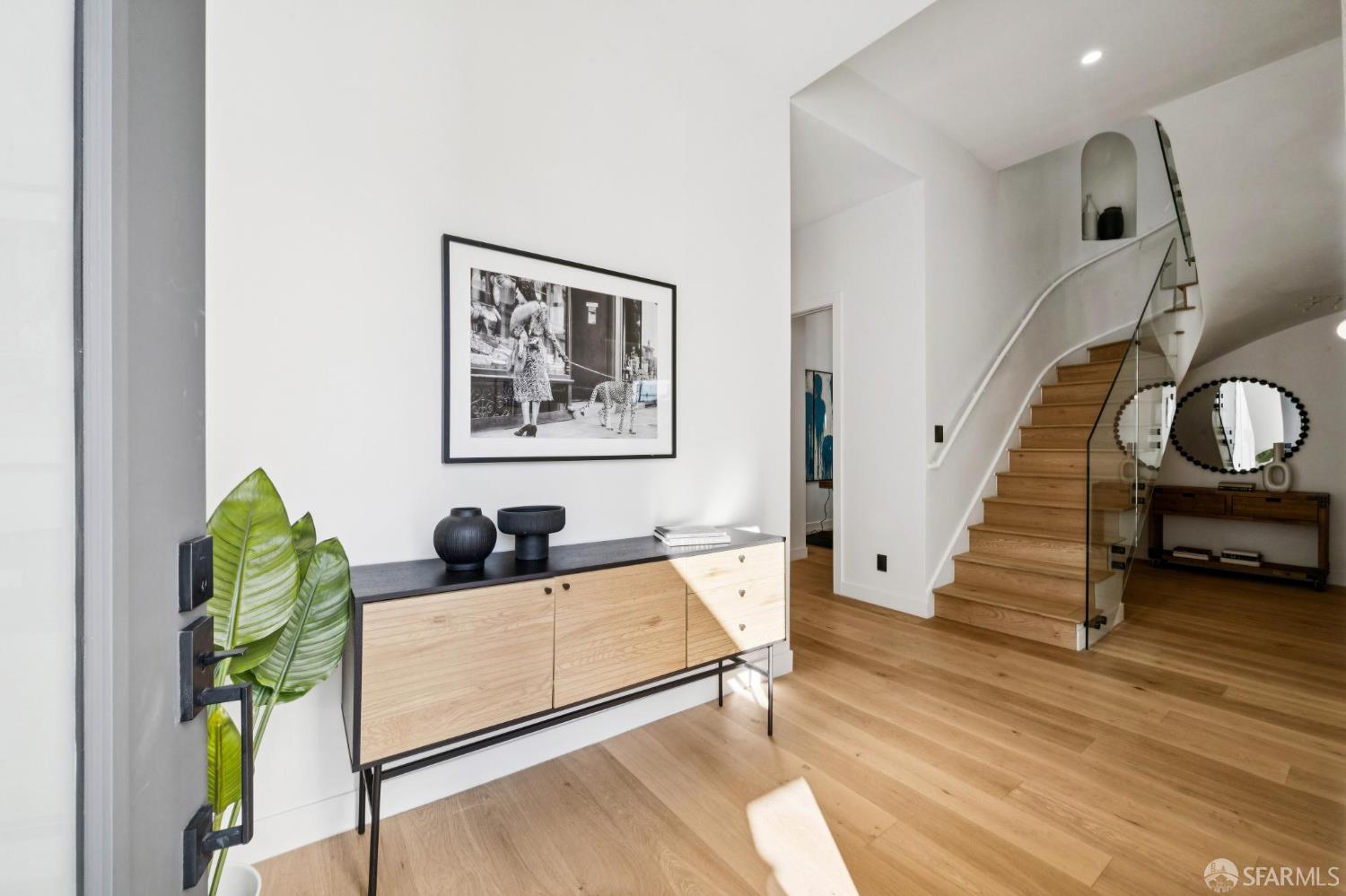 Detail Gallery Image 5 of 58 For 626 Shotwell St, San Francisco,  CA 94110 - 6 Beds | 6 Baths