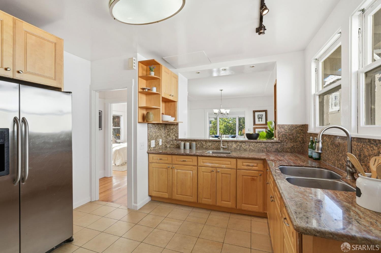 Detail Gallery Image 13 of 40 For 726 E 23rd St, Oakland,  CA 94606 - 3 Beds | 2/1 Baths