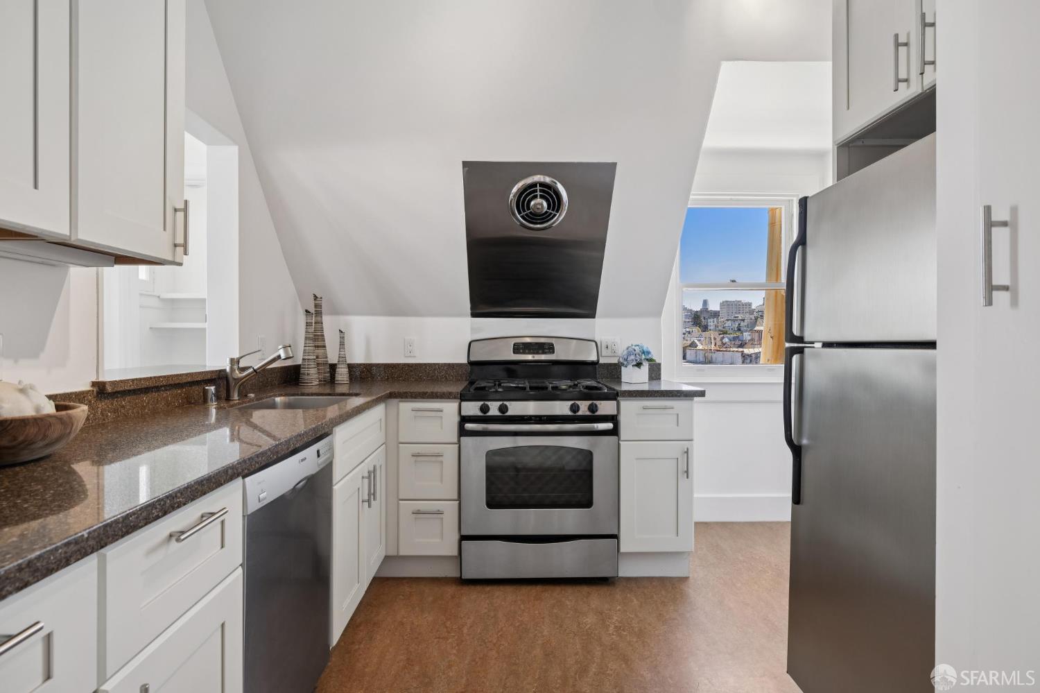 Detail Gallery Image 56 of 71 For 2466 Union St, San Francisco,  CA 94123 - 6 Beds | 4/1 Baths