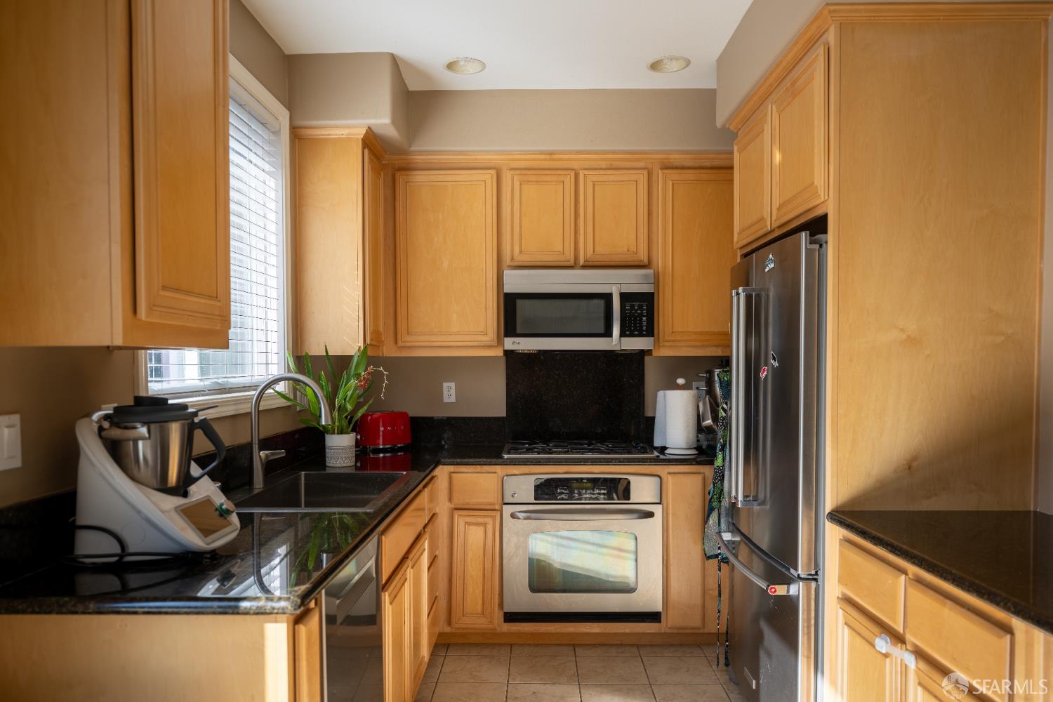 Detail Gallery Image 9 of 25 For 1194 Gliessen Ter, Sunnyvale,  CA 94089 - 2 Beds | 2/1 Baths