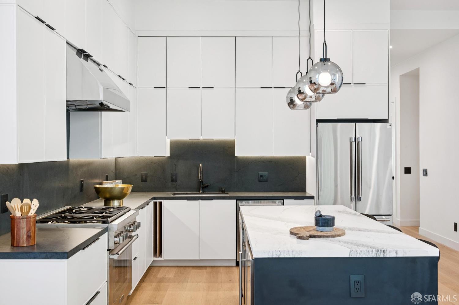 Detail Gallery Image 11 of 58 For 626 Shotwell St, San Francisco,  CA 94110 - 6 Beds | 6 Baths