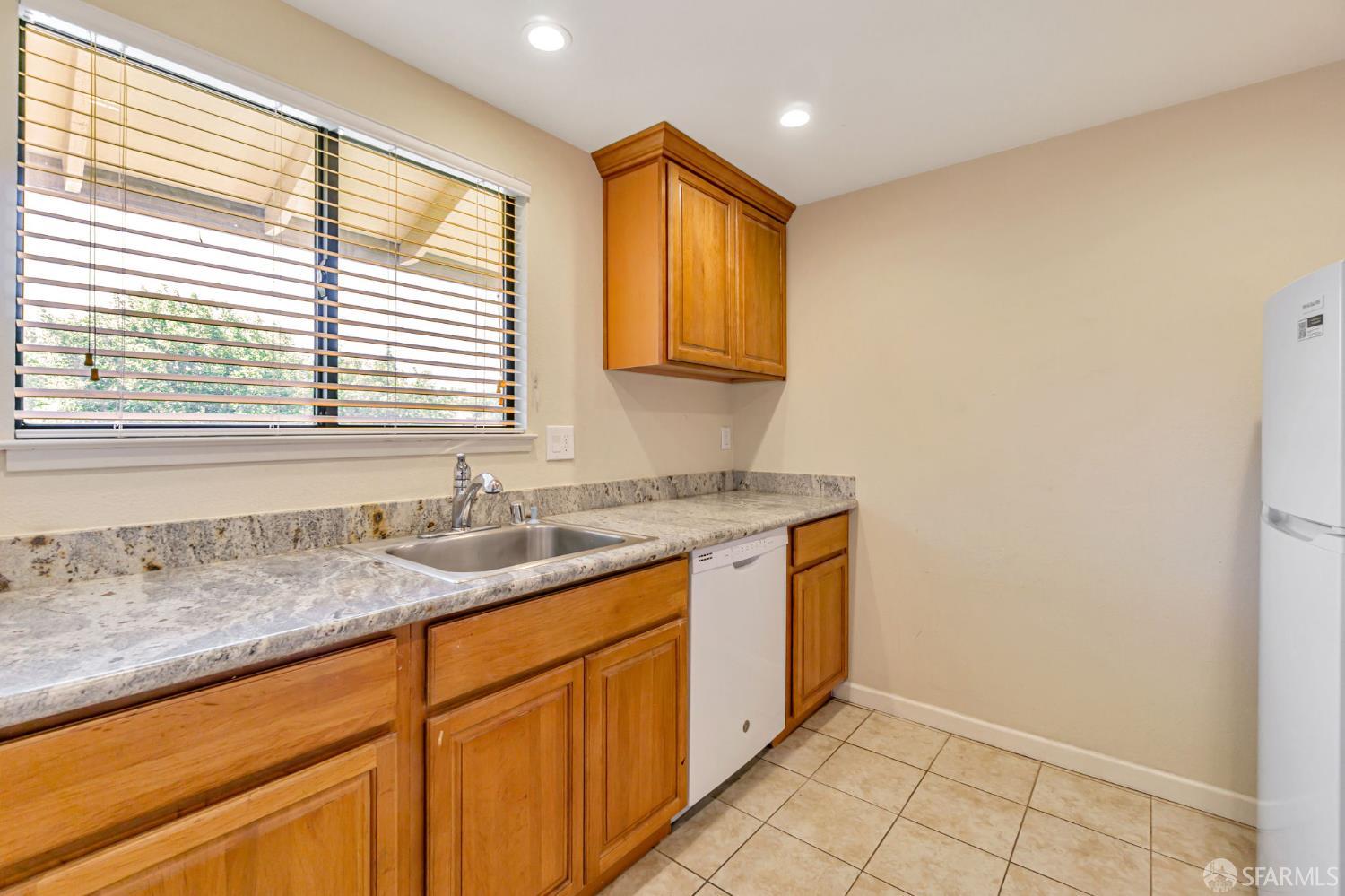 Detail Gallery Image 5 of 32 For 2415 Starlight Ln #155,  Antioch,  CA 94509 - 2 Beds | 2 Baths